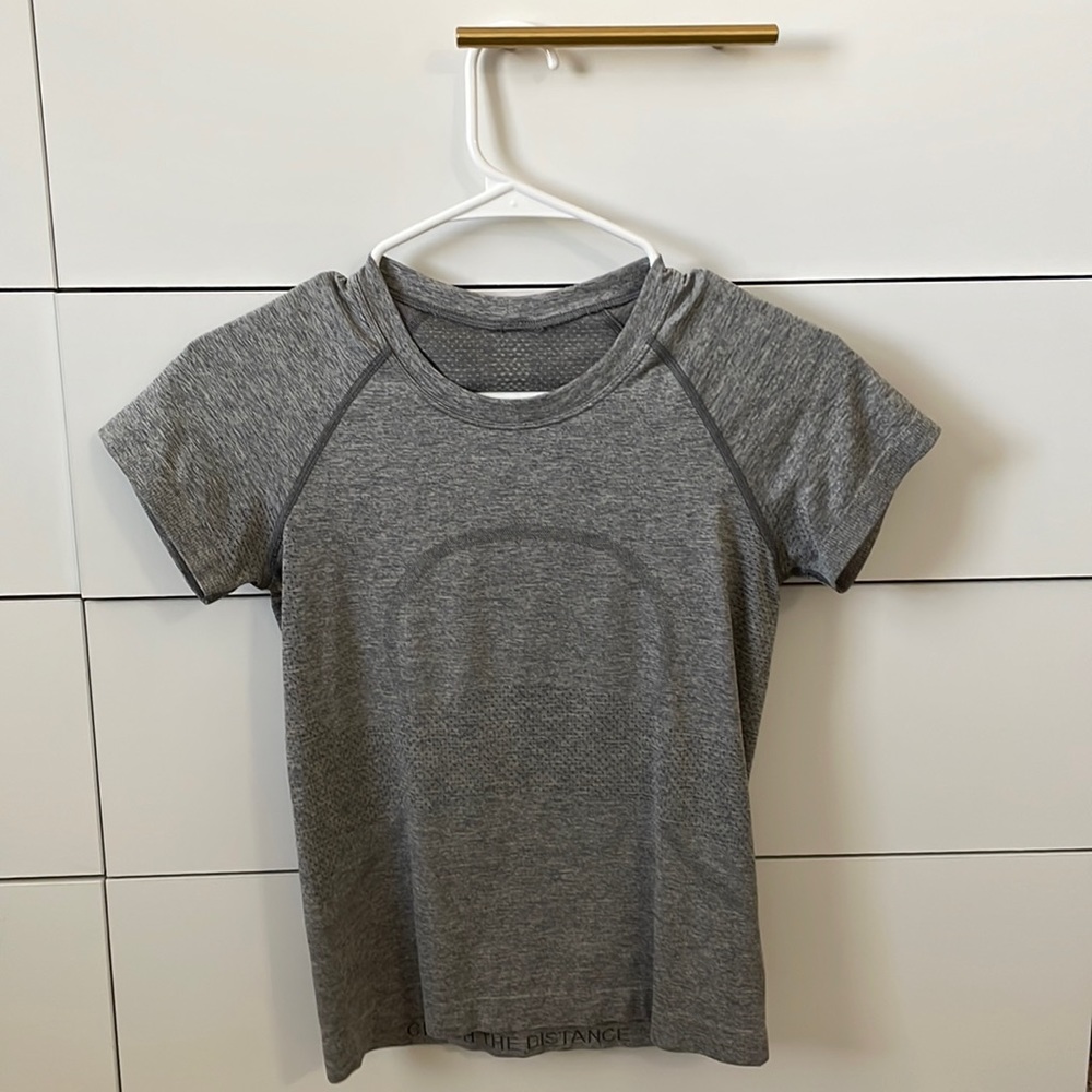 Grey lululemon swiftly tech race length short sleeve shirt size 4